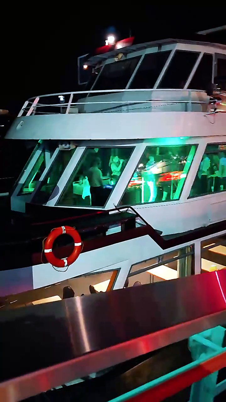 Aufbau auf dem Schiff, Weihnachtsfeier