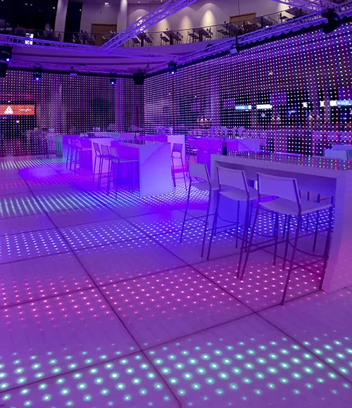 LED-Tanzfläche mit Stehtischen